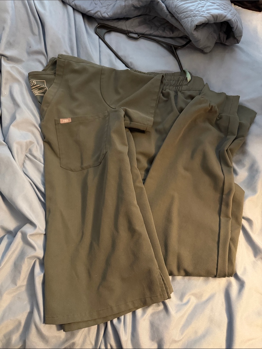 Figs Women's Olive Green Jogger Sweatpants